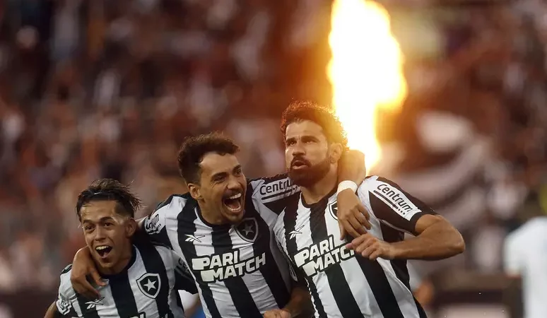 Diego Costa marca duas vezes, Botafogo vence o Bahia e iguala marco histórica