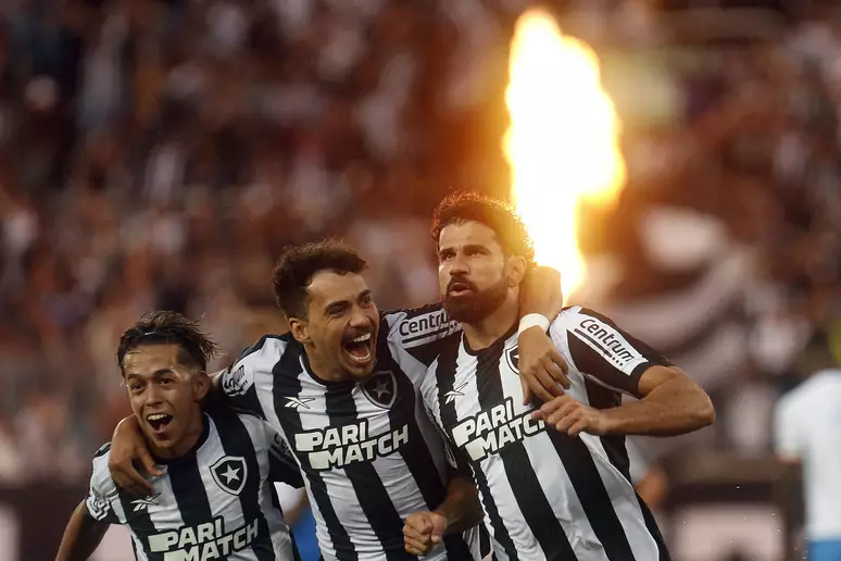 Diego Costa marca duas vezes, Botafogo vence o Bahia e iguala marco histórica