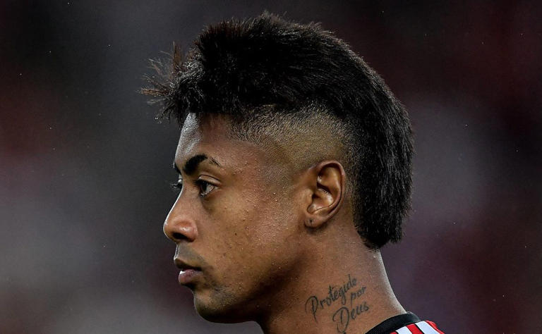 Contrato de 3 anos, mais de R$ 1 milhão de salário: Bruno Henrique topa acordo e futuro de BH27 chega ao Grêmio