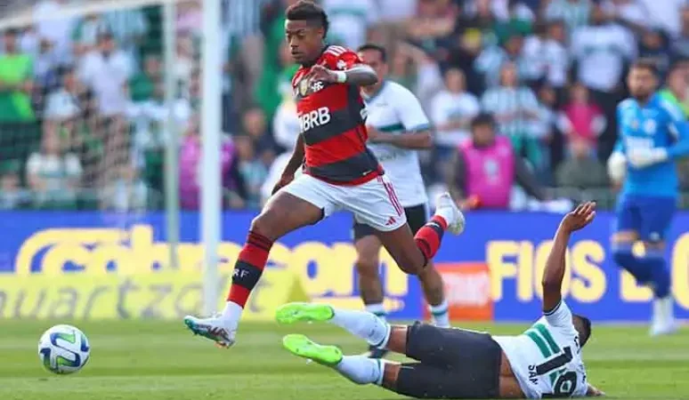 Gerson faz golaço nos acréscimos, e Flamengo vence Coritiba