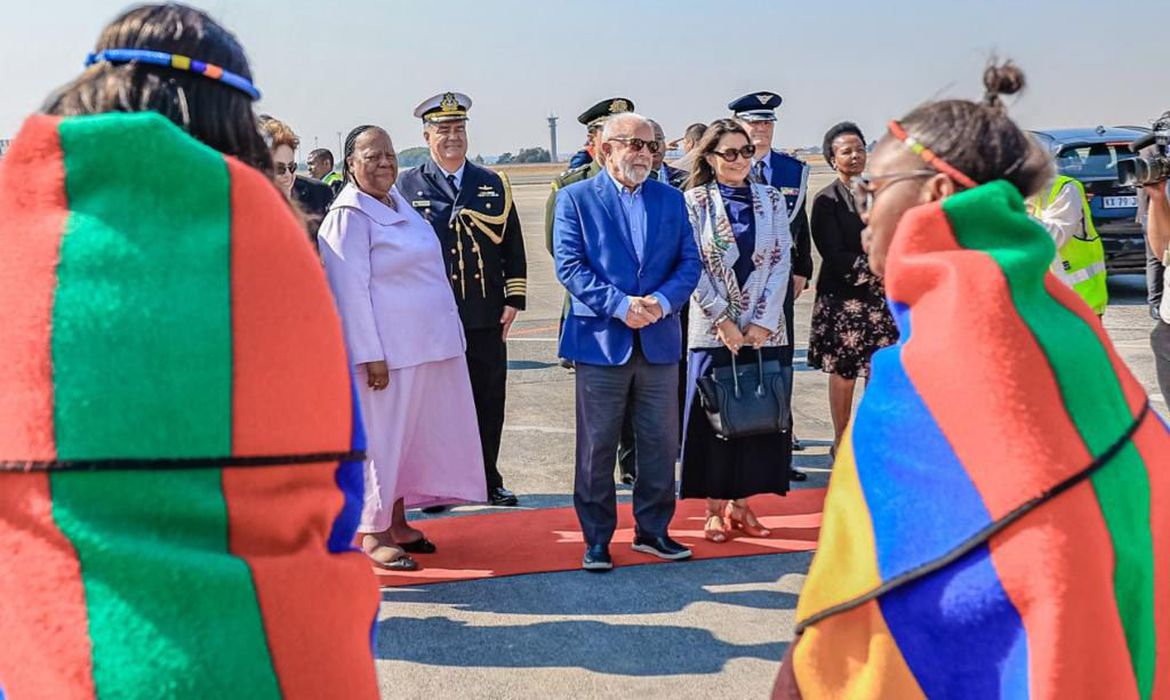 Presidente Lula participa da cúpula dos Brics e de encontros na África