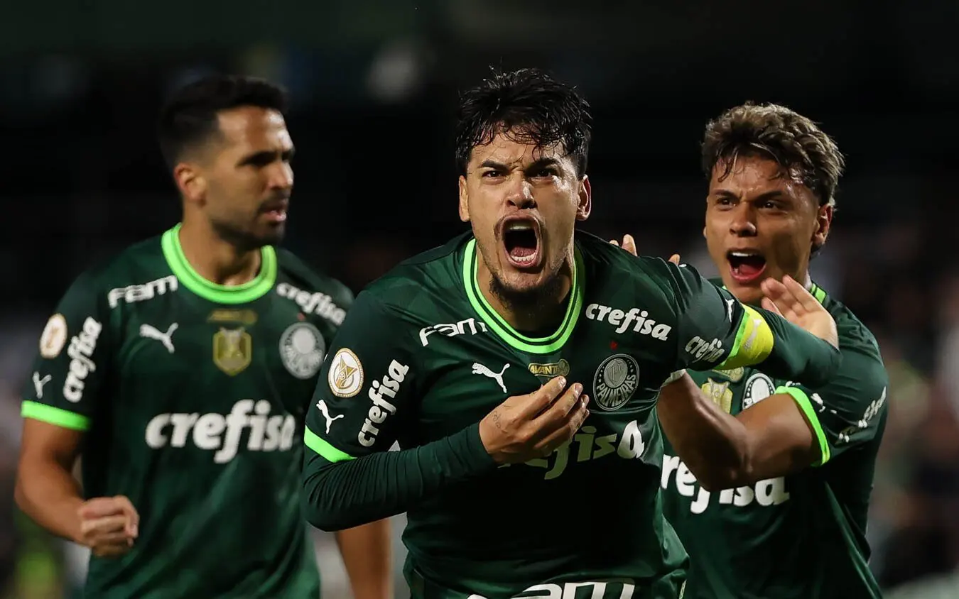 Com gols que ‘caíram do céu’, Palmeiras vence o Coritiba
