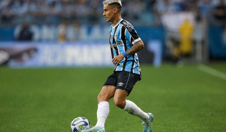 Grêmio dá desconto de 75% e encaminha venda de Ferreirinha para rival do Brasileirão