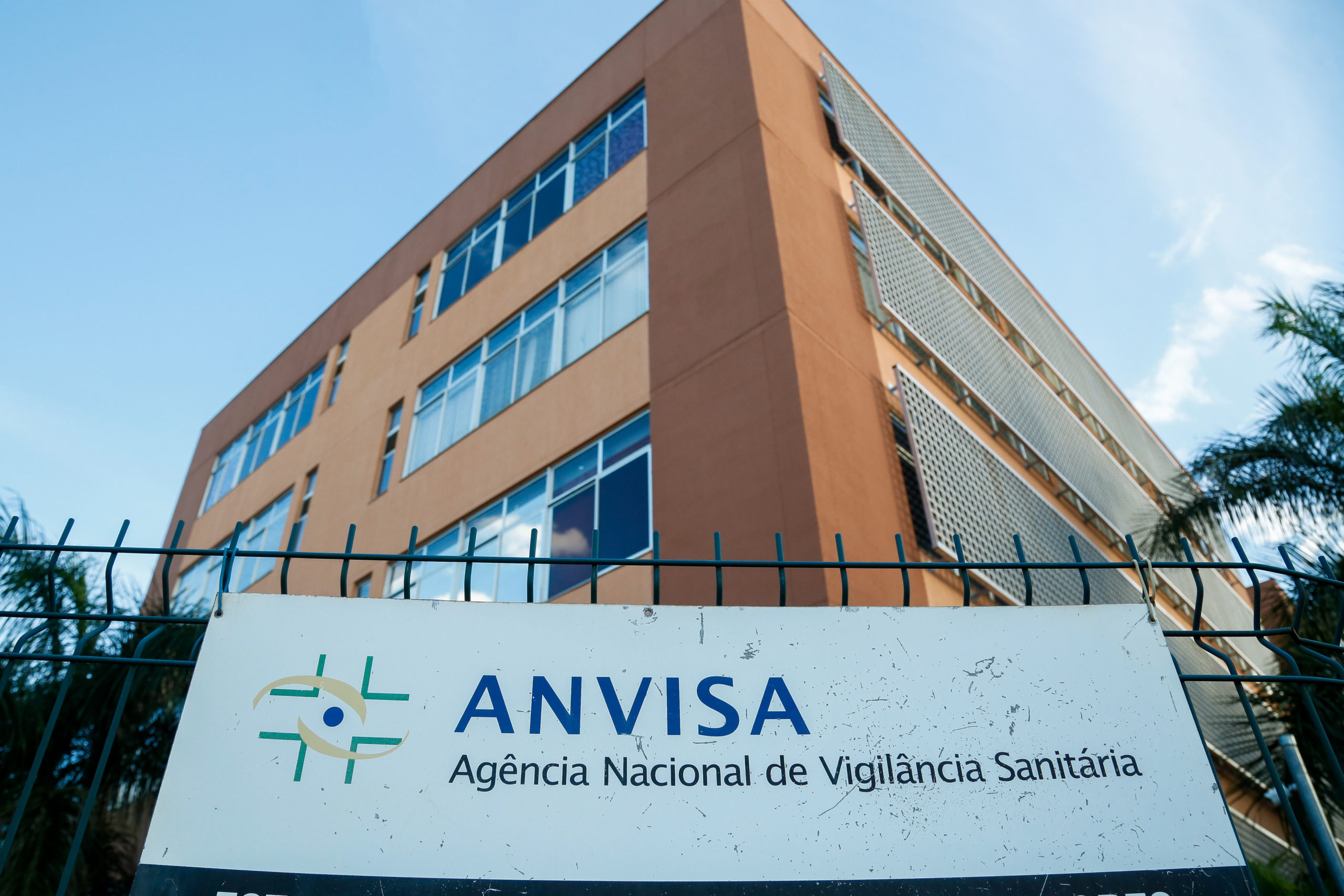Anvisa abre concurso para vagas com salário de R$ 16 mil; veja quem pode concorrer e como participar