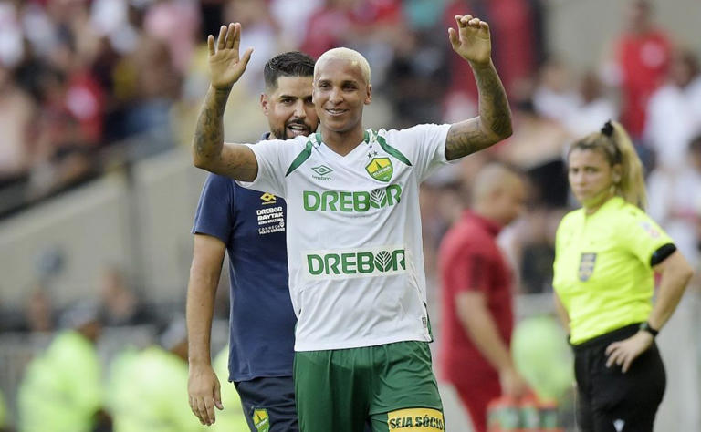 Jogador do Cuiabá aparece no Corinthians de última hora e R$ 20 milhões é assunto