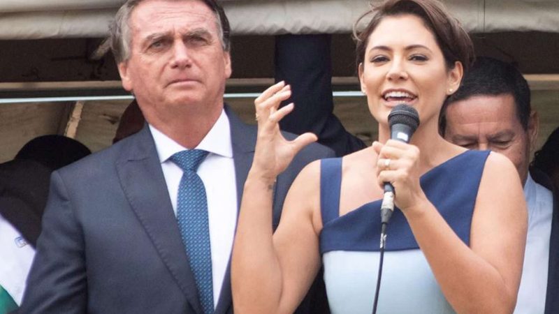 Michelle Bolsonaro lidera intenção de votos e ultrapassa Tarcísio de Freitas na corrida presidencial de 2026