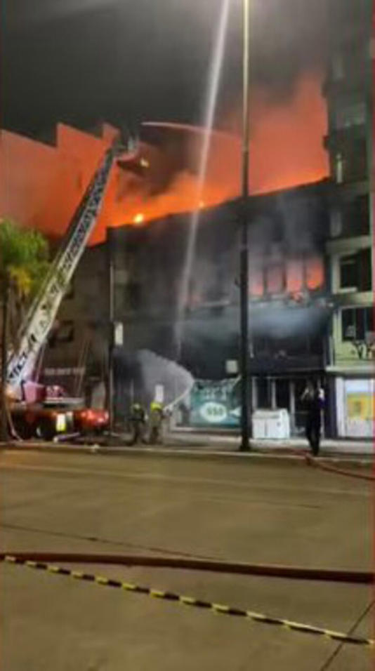 Incêndio em pousada de Porto Alegre deixa 9 mortos