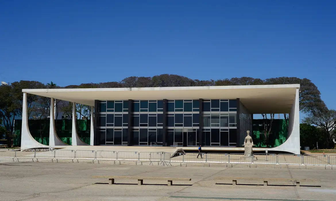 STF forma maioria para manter prisão de investigados de fraude no INSS