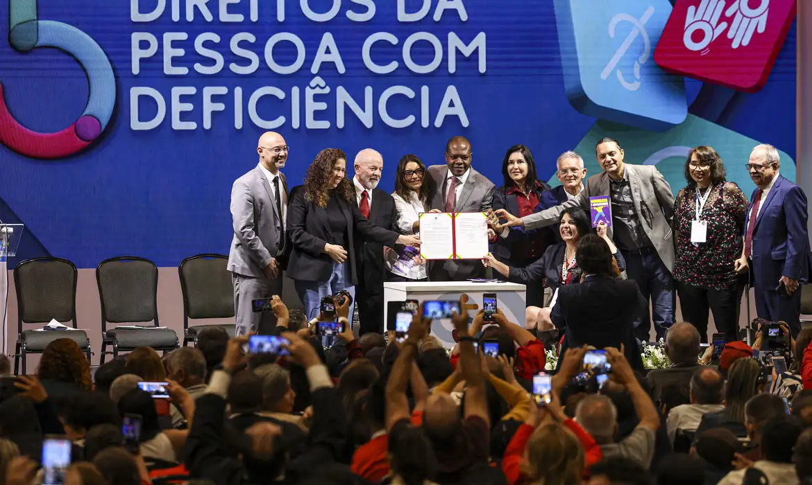Governo cria sistema para emitir carteira para pessoa com TEA