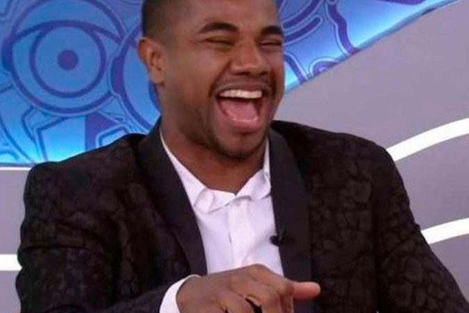 Davi Brito se manifesta após viralizar na web com edição em clique tirado em Dubai: – Estou dando risada