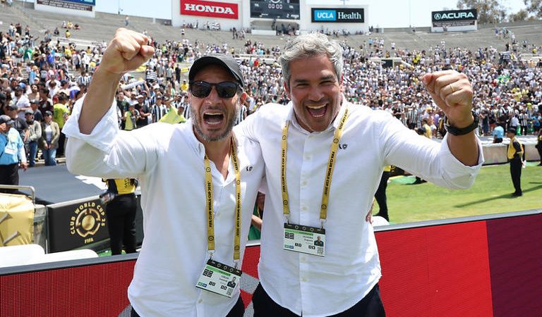 Dirigente do Botafogo exalta elenco após vaga: ‘Novamente fazendo história’