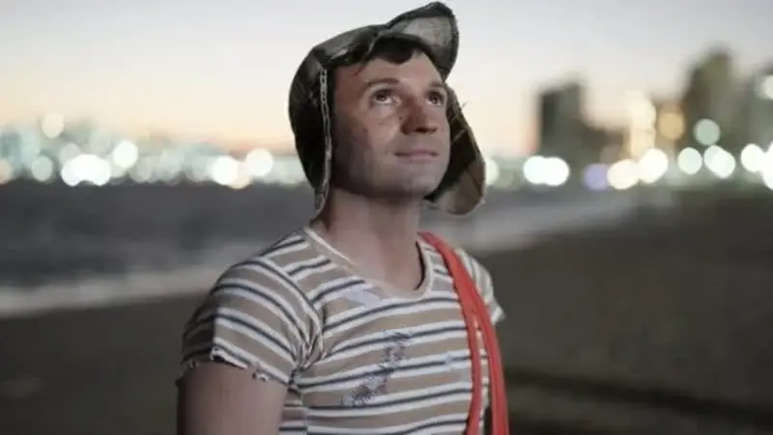 Intérprete de Roberto Bolaños em série da HBO Max não conhecia o universo de Chaves