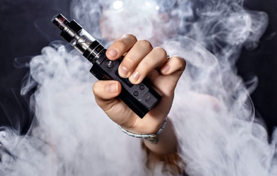 Youtube, Facebook e Instagram devem remover ofertas de cigarros eletrônicos