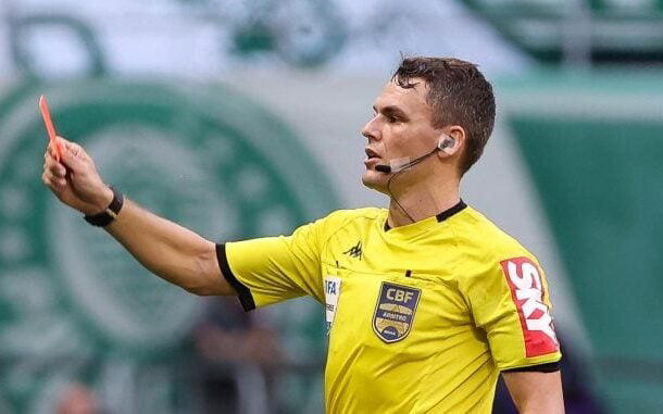 Polêmica de arbitragem em Palmeiras x Sport revolta web: ‘Escandaloso’