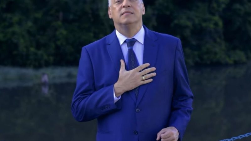 Quem é o pastor Eduardo Costa, que virou alvo de polêmica ao aparecer de calcinha e peruca