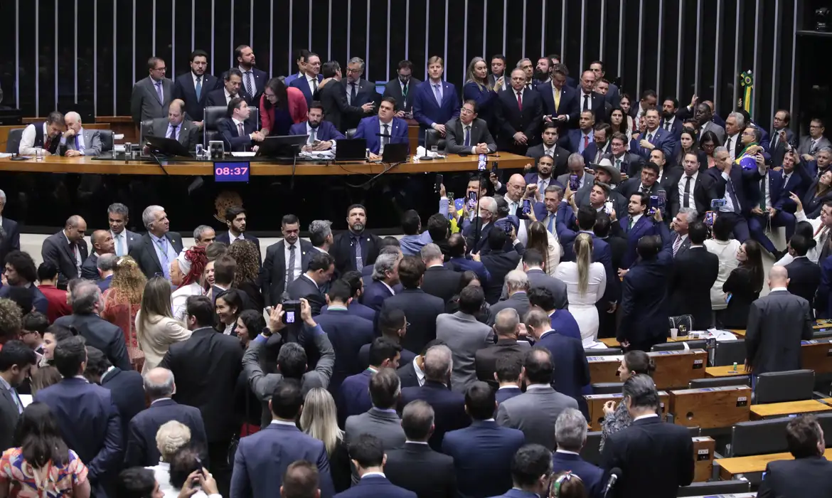 Câmara aprova regime de urgência para o projeto de lei da anistia