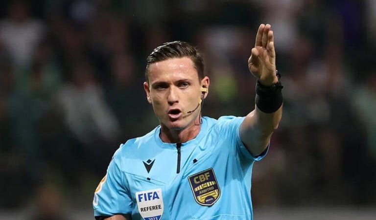 Torcedores se chocam com áudio de Ramon Abatti com VAR em São Paulo x Palmeiras