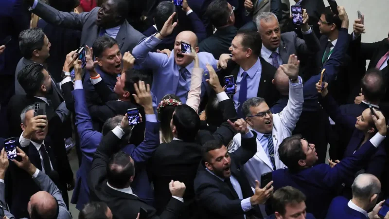 Câmara dos Deputados retira da pauta MP do IOF; governo prevê rombo