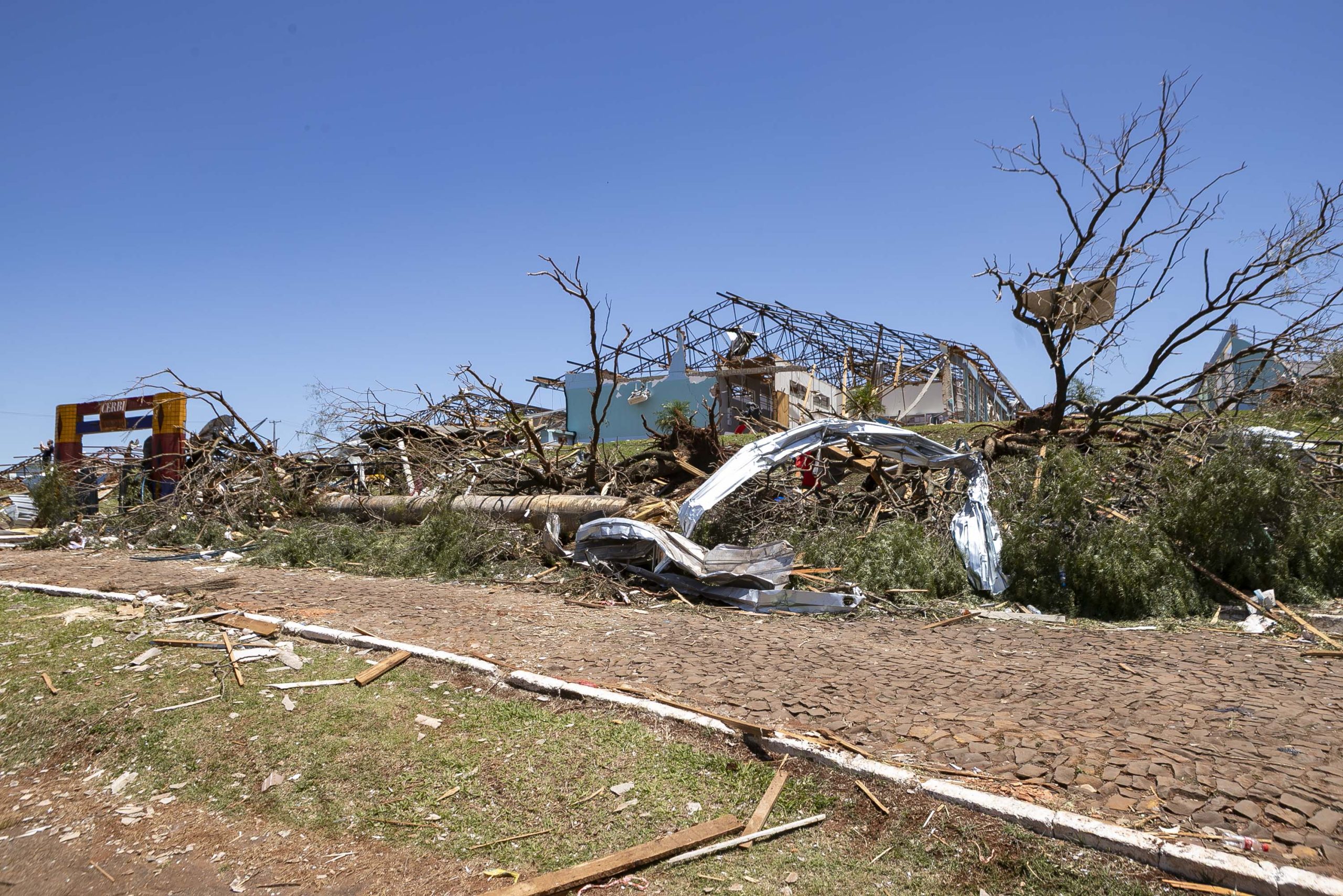 Tornados: Rio Bonito do Iguaçu (PR) teve 90% dos prédios danificados