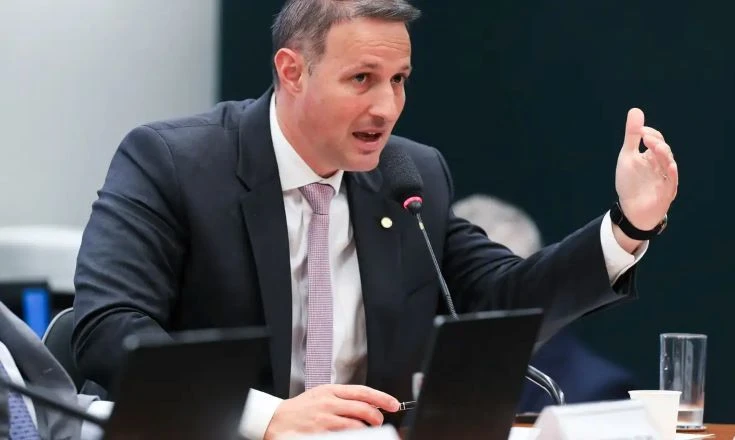 Derrite entrega quarta versão do PL Antifacção; Motta adia votação para sessão com pauta única na terça-feira (18)