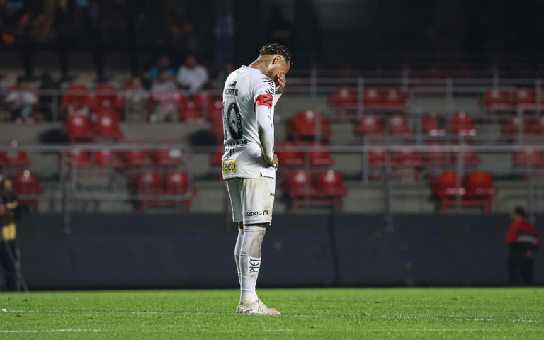 Santos, Inter ou Vasco? IA crava gigante rebaixado no Brasileirão