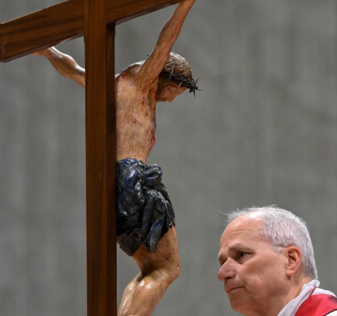 Papa Leão XIV pede paz a líderes mundiais na missa de Páscoa