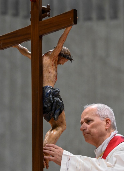 Papa Leão XIV pede paz a líderes mundiais na missa de Páscoa