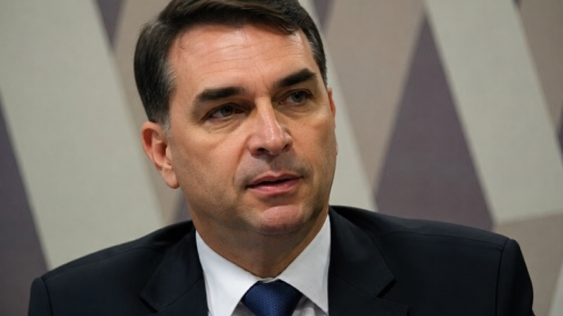 Flávio Bolsonaro confirma visita a Vorcaro durante prisão domiciliar