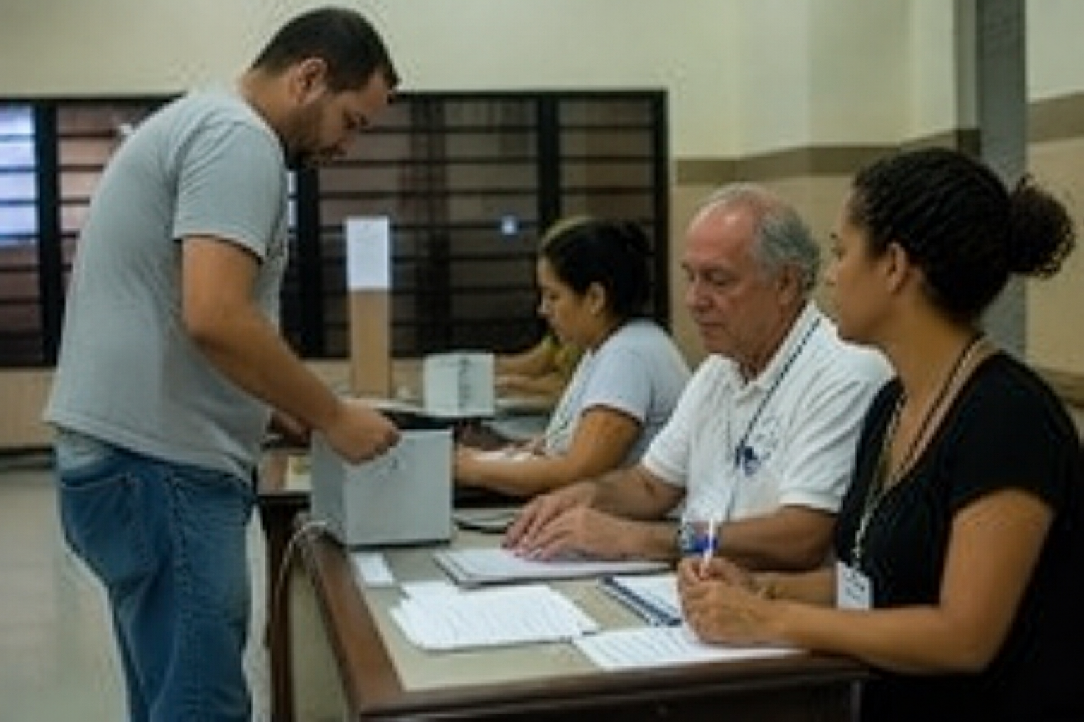 Eleitor pode se inscrever como mesário voluntário nas eleições de 2026