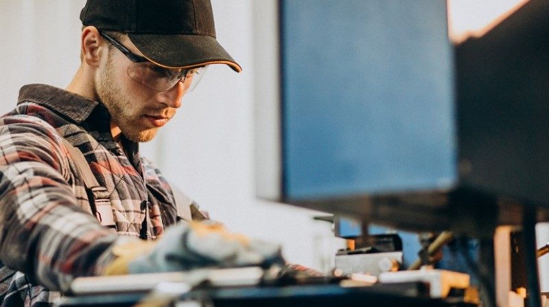 Campo Largo oferece curso gratuito de CNC com bolsa de R$ 1 mil para participantes