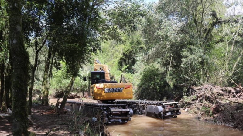 Campo Largo realiza desassoreamento emergencial em três rios após chuvas