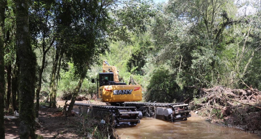 Campo Largo realiza desassoreamento emergencial em três rios após chuvas