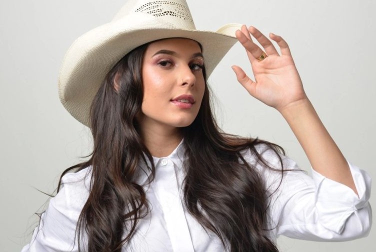 Ana Castela será atração do Natal de Campo Largo