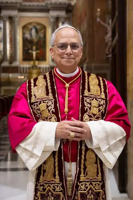 Papa Leão XIV recebe alta após cirurgia e pode retomar atividades